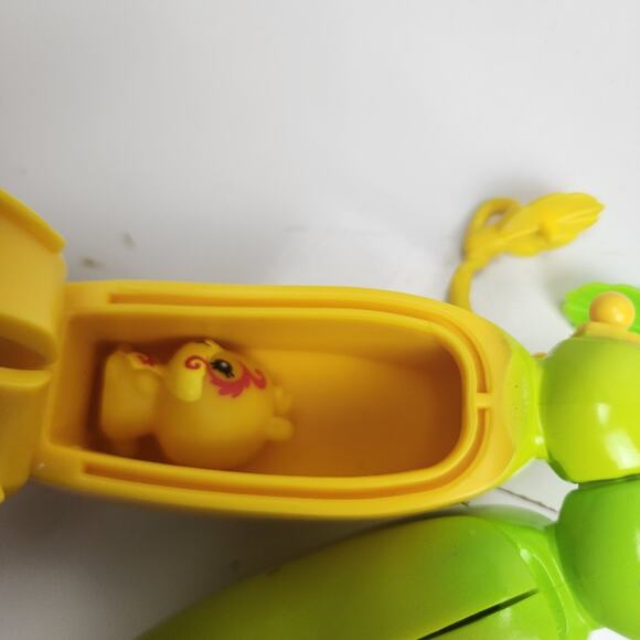 Bananas Bunch Surprise Figures 9 Colored Bananas w/ 12 Animals Inside - Picture 7 of 15